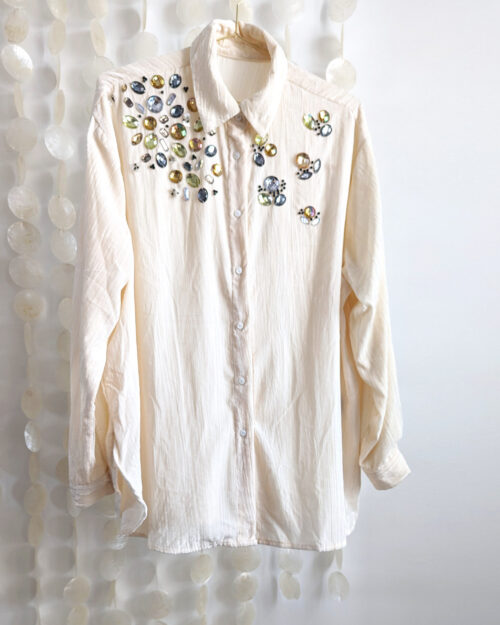 Dekoratsioonidega valge pluus "Boho Blues"